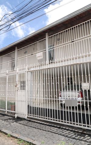 Casa para alugar com 300m², 6 quartos e 2 vagasFachada