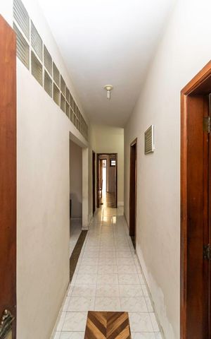 Casa à venda com 180m², 7 quartos e 2 vagas Casa à venda com 180m², 7 quartos e 2 vagas1º andar - Corredor