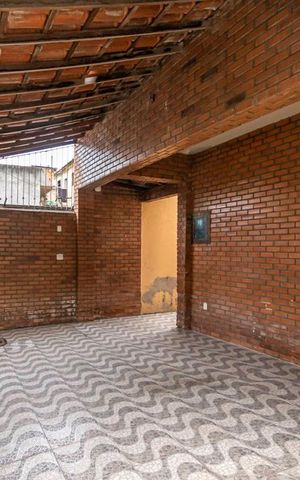 Casa à venda com 180m², 7 quartos e 2 vagas Casa à venda com 180m², 7 quartos e 2 vagas2º andar - Varanda e Garagem