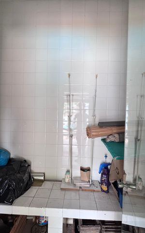 Casa de condomínio à venda com 562m², 4 quartos e 4 vagas Casa de condomínio à venda com 562m², 4 quartos e 4 vagasÁrea externa