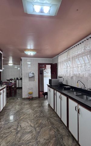 Casa de condomínio à venda com 562m², 4 quartos e 4 vagas Casa de condomínio à venda com 562m², 4 quartos e 4 vagasCozinha