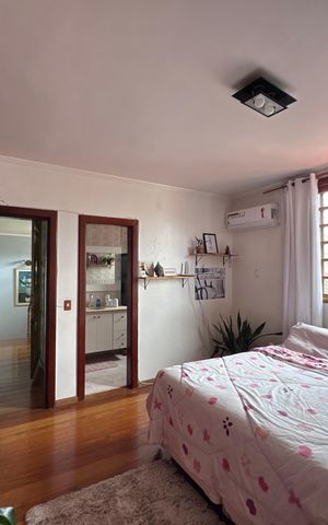 Casa de condomínio à venda com 562m², 4 quartos e 4 vagas Casa de condomínio à venda com 562m², 4 quartos e 4 vagasSuíte 3