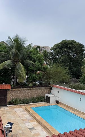 Casa de condomínio à venda com 562m², 4 quartos e 4 vagas Casa de condomínio à venda com 562m², 4 quartos e 4 vagasSuíte 2 - Vista