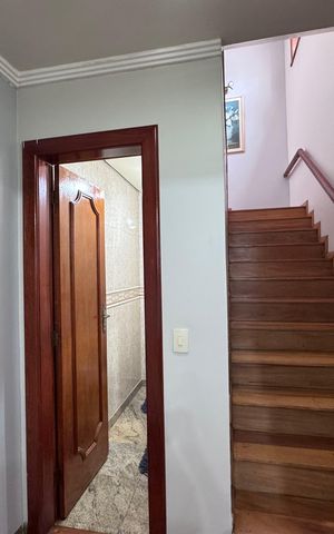 Casa de condomínio à venda com 562m², 4 quartos e 4 vagas Casa de condomínio à venda com 562m², 4 quartos e 4 vagasSala