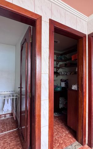 Casa de condomínio à venda com 562m², 4 quartos e 4 vagas Casa de condomínio à venda com 562m², 4 quartos e 4 vagasÁrea de Serviço
