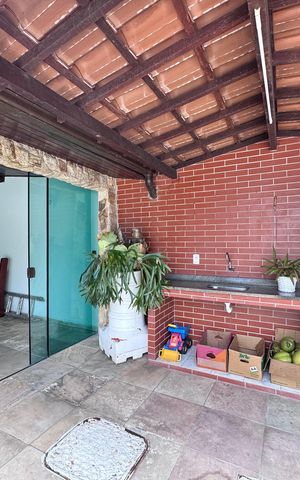 Casa de condomínio à venda com 562m², 4 quartos e 4 vagas Casa de condomínio à venda com 562m², 4 quartos e 4 vagasÁrea externa