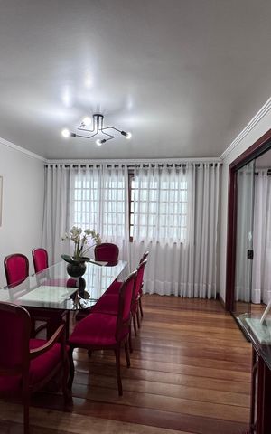 Casa de condomínio à venda com 562m², 4 quartos e 4 vagas Casa de condomínio à venda com 562m², 4 quartos e 4 vagasCasa