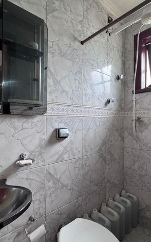 Casa de condomínio à venda com 562m², 4 quartos e 4 vagas Casa de condomínio à venda com 562m², 4 quartos e 4 vagasÁrea de Serviço - Banheiro