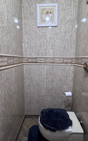 Casa de condomínio à venda com 562m², 4 quartos e 4 vagas Casa de condomínio à venda com 562m², 4 quartos e 4 vagasÁrea de Serviço - Banheiro