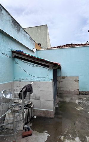 Casa de condomínio à venda com 562m², 4 quartos e 4 vagas Casa de condomínio à venda com 562m², 4 quartos e 4 vagasÁrea externa