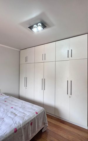 Casa de condomínio à venda com 562m², 4 quartos e 4 vagas Casa de condomínio à venda com 562m², 4 quartos e 4 vagasQuarto