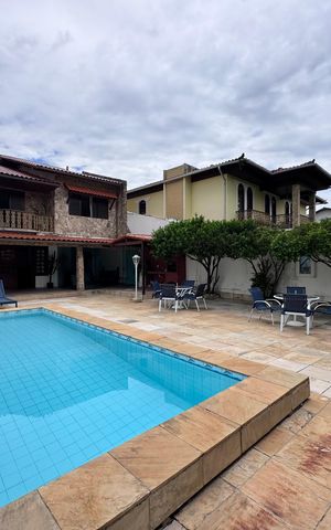 Casa de condomínio à venda com 562m², 4 quartos e 4 vagas Casa de condomínio à venda com 562m², 4 quartos e 4 vagasÁrea externa