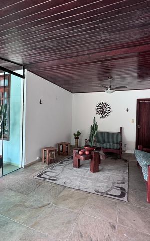 Casa de condomínio à venda com 562m², 4 quartos e 4 vagas Casa de condomínio à venda com 562m², 4 quartos e 4 vagasÁrea externa