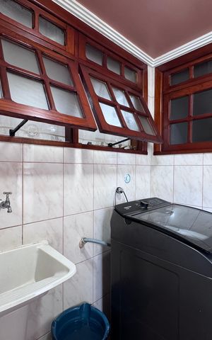 Casa de condomínio à venda com 562m², 4 quartos e 4 vagas Casa de condomínio à venda com 562m², 4 quartos e 4 vagasÁrea de Serviço