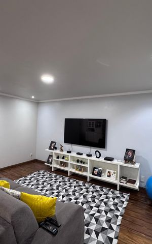Casa de condomínio à venda com 562m², 4 quartos e 4 vagas Casa de condomínio à venda com 562m², 4 quartos e 4 vagasCasa