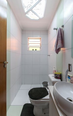 Casa à venda com 170m², 3 quartos e 2 vagas Casa à venda com 170m², 3 quartos e 2 vagasBanheiro Social 2