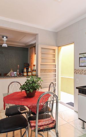 Casa à venda com 170m², 3 quartos e 2 vagas Casa à venda com 170m², 3 quartos e 2 vagasCozinha