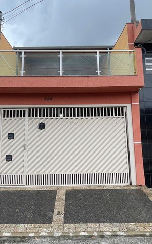 Casa à venda com 170m², 3 quartos e 2 vagas Casa à venda com 170m², 3 quartos e 2 vagasFachada