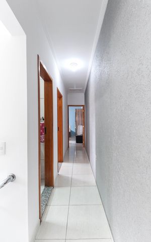 Casa à venda com 170m², 3 quartos e 2 vagas Casa à venda com 170m², 3 quartos e 2 vagasCorredor