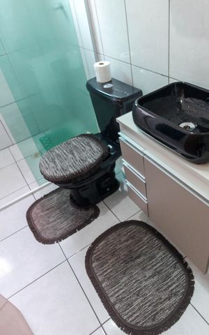 Casa à venda com 170m², 3 quartos e 2 vagas Casa à venda com 170m², 3 quartos e 2 vagasBanheiro Social