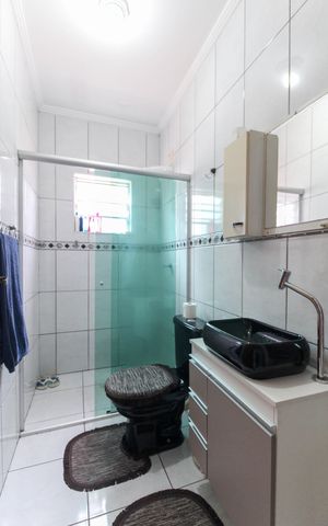 Casa à venda com 170m², 3 quartos e 2 vagas Casa à venda com 170m², 3 quartos e 2 vagasBanheiro Social