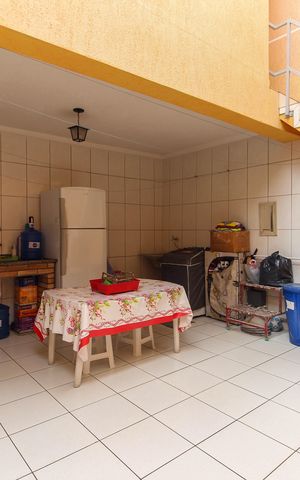 Casa à venda com 170m², 3 quartos e 2 vagas Casa à venda com 170m², 3 quartos e 2 vagasChurrasqueira