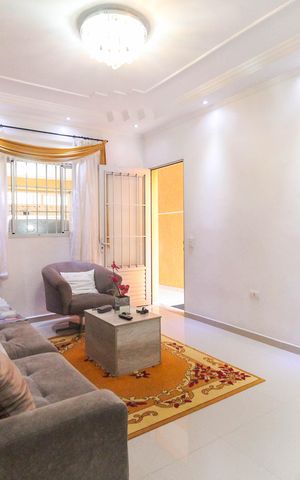 Casa à venda com 170m², 3 quartos e 2 vagas Casa à venda com 170m², 3 quartos e 2 vagasSala