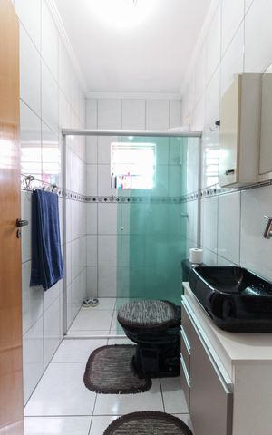 Casa à venda com 170m², 3 quartos e 2 vagas Casa à venda com 170m², 3 quartos e 2 vagasBanheiro Social