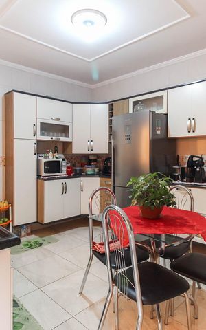 Casa à venda com 170m², 3 quartos e 2 vagas Casa à venda com 170m², 3 quartos e 2 vagasCozinha
