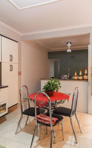 Casa à venda com 170m², 3 quartos e 2 vagas Casa à venda com 170m², 3 quartos e 2 vagasCozinha