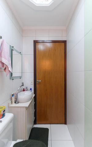 Casa à venda com 170m², 3 quartos e 2 vagas Casa à venda com 170m², 3 quartos e 2 vagasBanheiro Social 2