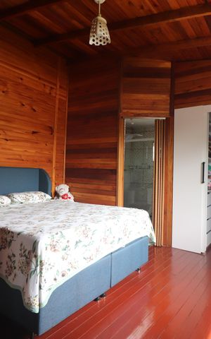 Casa à venda com 292m², 4 quartos e 2 vagasSuíte