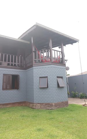 Casa à venda com 292m², 4 quartos e 2 vagasFachada