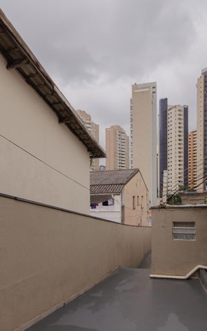 Casa à venda com 528m², 2 quartos e 3 vagas Casa à venda com 528m², 2 quartos e 3 vagasCorredor