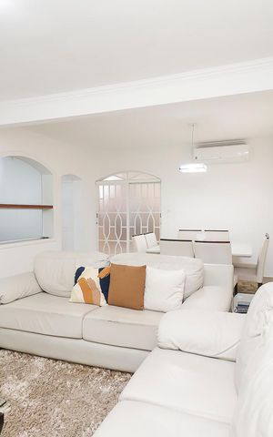 Casa à venda com 215m², 3 quartos e 4 vagasSala