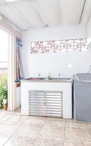 Casa à venda com 215m², 3 quartos e 4 vagasÁrea de Serviço