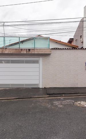 Casa à venda com 215m², 3 quartos e 4 vagasFachada