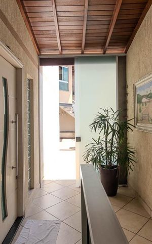 Casa à venda com 284m², 4 quartos e 4 vagas Casa à venda com 284m², 4 quartos e 4 vagasHall de entrada