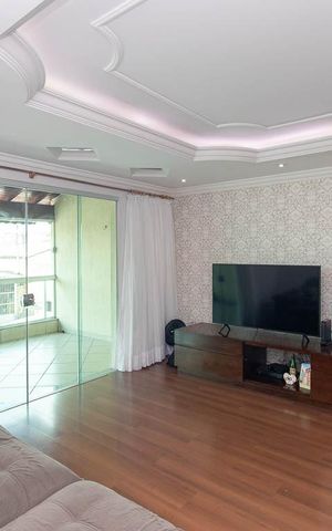 Casa à venda com 284m², 4 quartos e 4 vagas Casa à venda com 284m², 4 quartos e 4 vagasSala