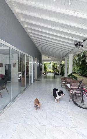 Casa de condomínio para alugar com 1500m², 6 quartos e 5 vagas Casa de condomínio para alugar com 1500m², 6 quartos e 5 vagasÁrea externa