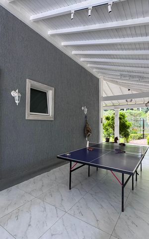 Casa de condomínio para alugar com 1500m², 6 quartos e 5 vagas Casa de condomínio para alugar com 1500m², 6 quartos e 5 vagasÁrea externa