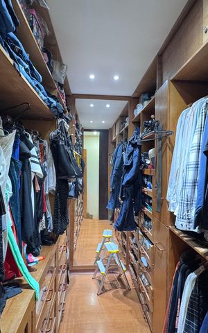 Casa de condomínio para alugar com 1500m², 6 quartos e 5 vagas Casa de condomínio para alugar com 1500m², 6 quartos e 5 vagasSuíte 1 - Closet