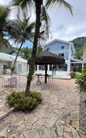 Casa de condomínio para alugar com 1500m², 6 quartos e 5 vagas Casa de condomínio para alugar com 1500m², 6 quartos e 5 vagasÁrea externa