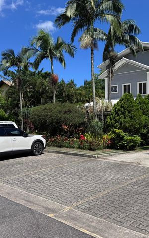 Casa de condomínio para alugar com 1500m², 6 quartos e 5 vagas Casa de condomínio para alugar com 1500m², 6 quartos e 5 vagasFachada