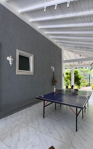 Casa de condomínio para alugar com 1500m², 6 quartos e 5 vagas Casa de condomínio para alugar com 1500m², 6 quartos e 5 vagasÁrea externa