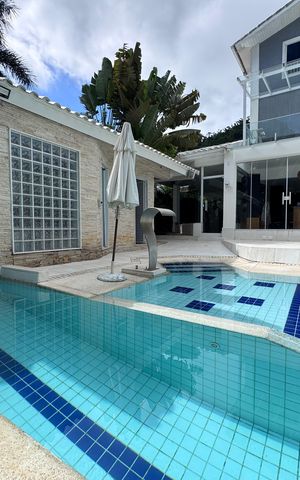 Casa de condomínio para alugar com 1500m², 6 quartos e 5 vagas Casa de condomínio para alugar com 1500m², 6 quartos e 5 vagasÁrea externa