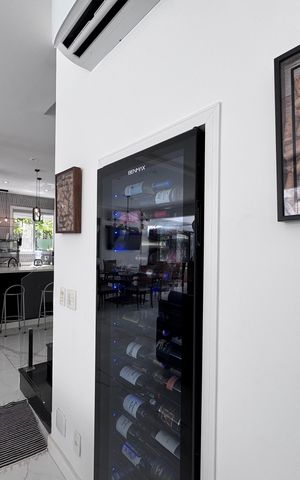 Casa de condomínio para alugar com 1500m², 6 quartos e 5 vagas Casa de condomínio para alugar com 1500m², 6 quartos e 5 vagasSala - Vinicula