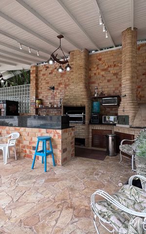 Casa de condomínio para alugar com 1500m², 6 quartos e 5 vagas Casa de condomínio para alugar com 1500m², 6 quartos e 5 vagasÁrea externa