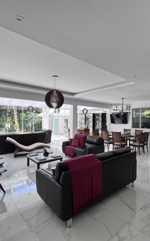 Casa de condomínio para alugar com 1500m², 6 quartos e 5 vagas Casa de condomínio para alugar com 1500m², 6 quartos e 5 vagasSala