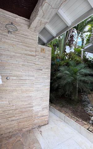 Casa de condomínio para alugar com 1500m², 6 quartos e 5 vagas Casa de condomínio para alugar com 1500m², 6 quartos e 5 vagasÁrea externa